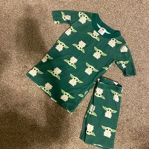Hanna Andersson Green Pajama Set with Character Print